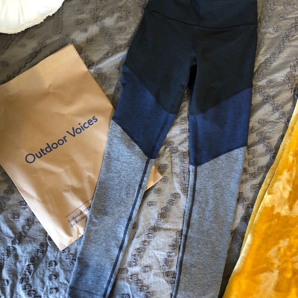 Brand New Outdoor Voices Spring 7/8 leggings XS